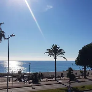 https://appartement-au-bord-de-la-mer-vue-plage-piscine-parking.fr-provencehotel.com